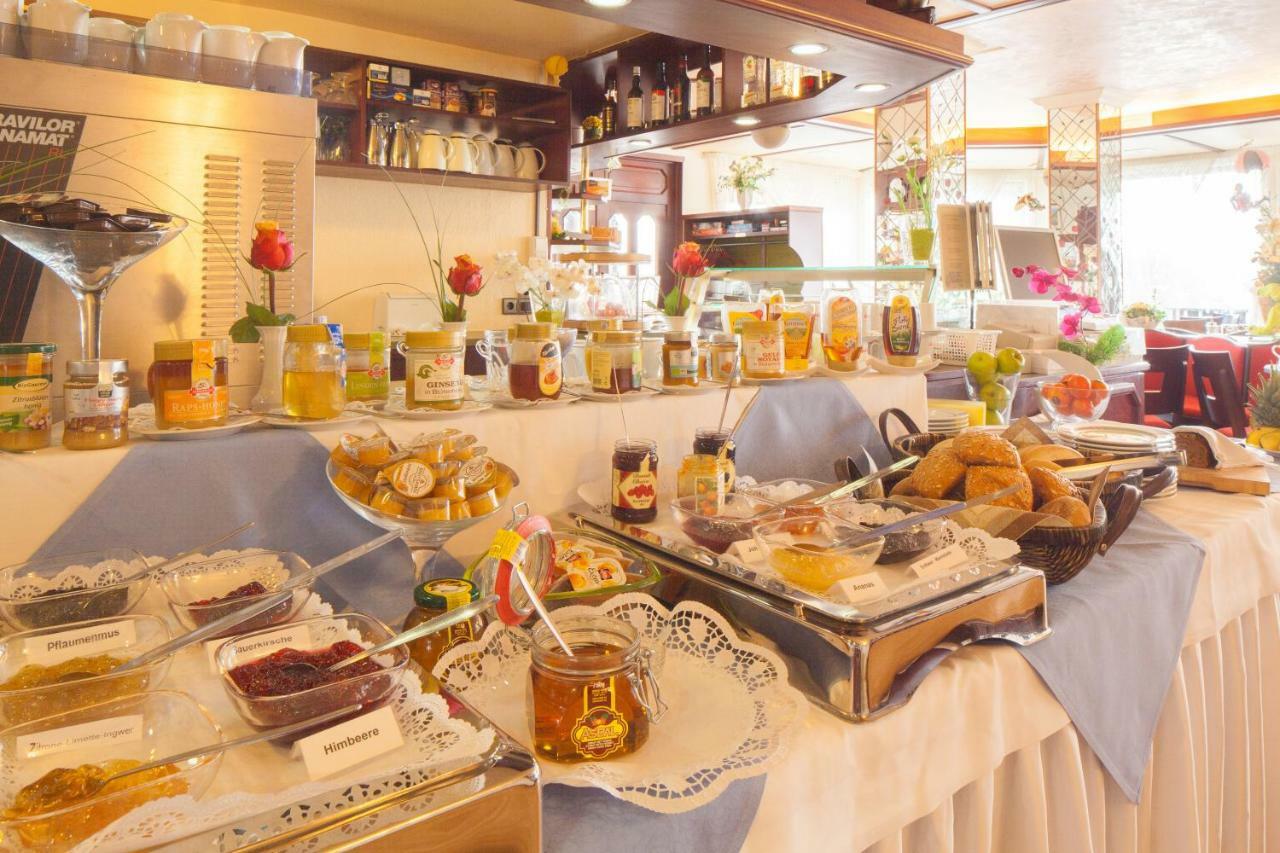 Themen Hotel Terrassen Cafe บาดมุนดาร์อัมไดส์เทอร์ ภายนอก รูปภาพ